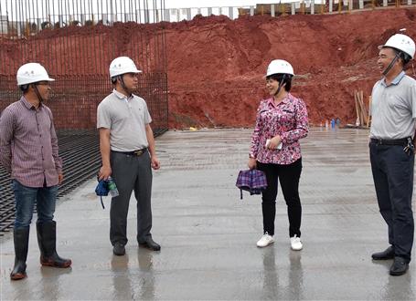 韋桂華、周善學(xué)到龍嶺大道三期項目調(diào)研