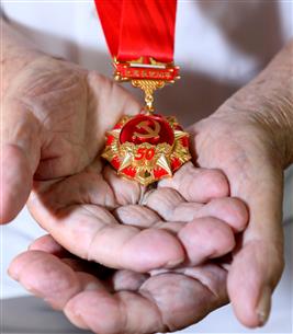 “光榮在黨五十年” 組織關愛送溫暖